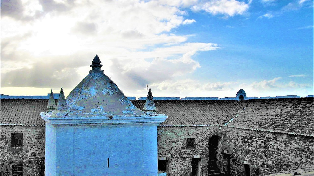 Fortaleza dos Reis Magos, em Natal, no Rio Grande do Norte, com muralhas de pedra e céu azul