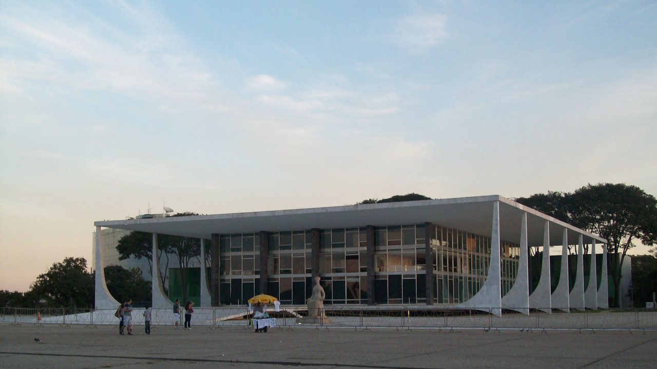 Fachada do prédio do Supremo Tribunal Federal, em Brasília, ao fim da tarde